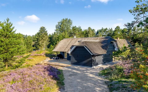 Thorulf - 3.5Km from the Sea: Dachdecken, Hütte, Haus, Dach, Zuhause, Bauernhaus, Hütte, Estate, Dorf