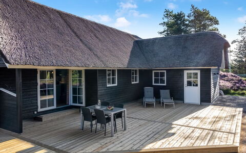 Thorulf - 3.5Km from the Sea: Dachdecken, Hütte, Haus, Dach, Zuhause, Bauernhaus, Hütte, Estate, Dorf