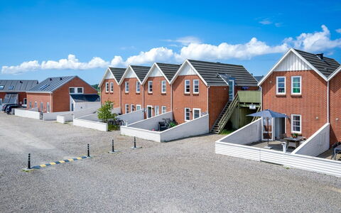 Hansia: Strauch, Urban Design, Ground, Backstein, Wohnung, Estate, Mauerwerk, Balkon, Landscaping