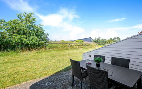 Hansia: Strauch, Urban Design, Ground, Backstein, Wohnung, Estate, Mauerwerk, Balkon, Landscaping
