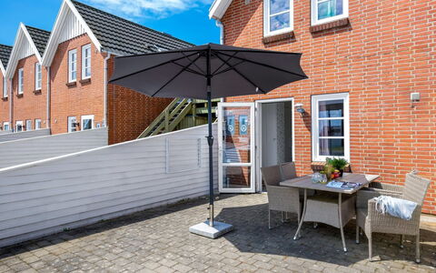 Hansia: Strauch, Urban Design, Ground, Backstein, Wohnung, Estate, Mauerwerk, Balkon, Landscaping