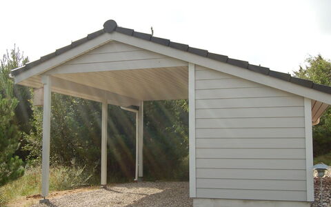 Elsy - 2.6Km from the Sea: Holz, Schuppen, Outdoor Struktur, Gartenbauten, Abstellgleis, Schatten, Planke, Hinterhof, Garage