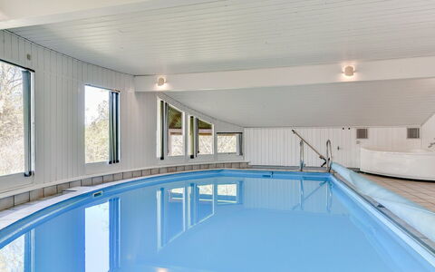 Niyazi - 3.1Km from the Sea: Schwimmbad, Decke, Resort, Einfrieren, Daylighting, Winter, Hotel, Eco Hotel