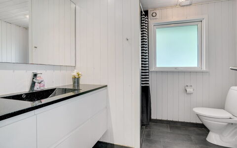 Tora - 3Km from the Sea: Armatur, Flooring, Fussboden, Sinken, Interior Design, Zapfhahn, Installation, Badezimmer, Badezimmerschrank, Fliese