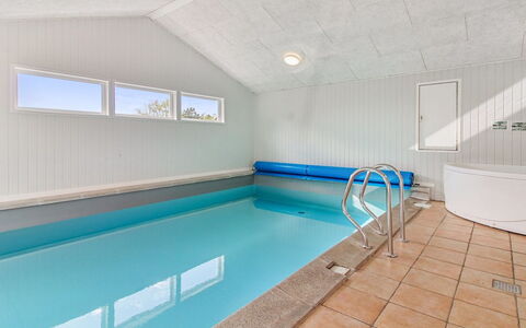 Tora - 3Km from the Sea: Flooring, Fussboden, Decke, Verbundwerkstoff, Schwimmbad, Holzbeize, Hartholz, Design, Holzboden, Fliese