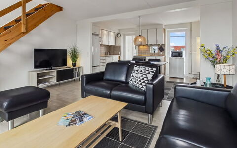 Femja - 2.3Km from the Sea: Flooring, Interior Design, Couch, Möbel, Fussboden, Decke, Zimmer, Wohnzimmer, Holzboden, Wohnung