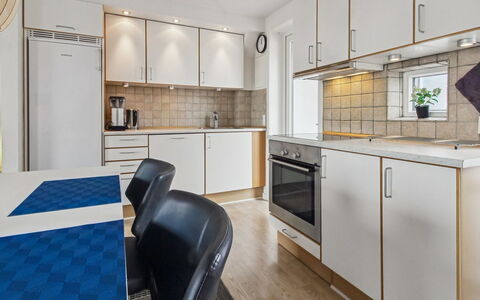 Femja - 2.3Km from the Sea: Flooring, Küche, Küchengerät, Interior Design, Fussboden, Major Appliance, Holz, Countertop, Decke, Möbel