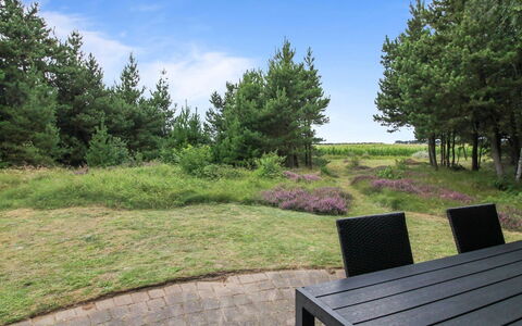Anna - 1Km from the Sea: Schwimmbad, Ferienort