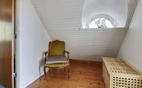 Anna - 1Km from the Sea: Schwimmbad, Ferienort