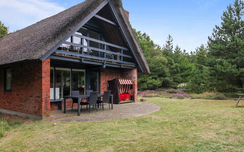 Anna - 1Km from the Sea: Schwimmbad, Ferienort