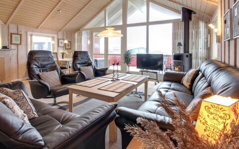 Oivi - 430M from the Sea: Möbel, Holz, Interior Design, Decke, Couch, Zuhause, Wohnzimmer, Zimmer, Fussboden, Stuhl