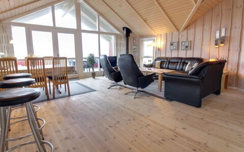 Oivi - 430M from the Sea: Holz, Holzboden, Decke, Möbel, Flooring, Fussboden, Interior Design, Laminatboden, Wohnzimmer, Hartholz