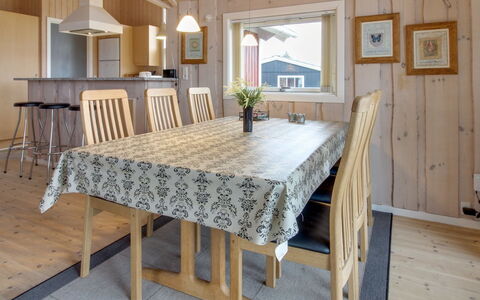 Oivi - 430M from the Sea: Holz, Flooring, Interior Design, Fussboden, Möbel, Decke, Küche & Esszimmer Tisch, Holzboden, Zimmer, Esszimmer