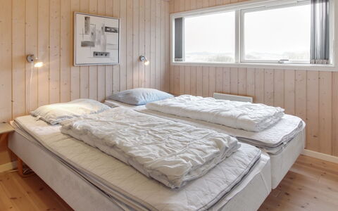 Oivi - 430M from the Sea: Schlafzimmer, Holz, Bettdecke, Bett, Bedding, Bettrahmen, Decke, Linens, Einfrieren, Eiskappe