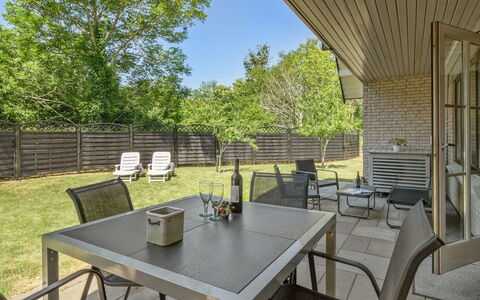 Marka - 2.5Km from the Sea: Gartenmöbel, Möbel, Stuhl, Tisch Im Freien, Schatten, Garten, Küche & Esszimmer Tisch, Landscaping, Deck, Estate