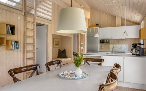 Turkka - 3.8Km from the Sea: Möbel, Interior Design, Flooring, Fussboden, Holz, Decke, Zimmer, Küche, Stuhl, Light Fixture