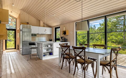 Turkka - 3.8Km from the Sea: Holz, Interior Design, Möbel, Flooring, Decke, Holzboden, Küche & Esszimmer Tisch, Fussboden, Stuhl, Esszimmer