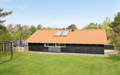 Hithin - 800M from the Sea: Dach, Haus, Zuhause, Hütte, Abstellgleis, Estate, Auffahrt, Gartenbauten, Garten, Schuppen