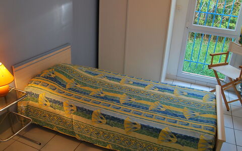 La Cigale: Möbel, Zimmer, Fussboden, Schlafzimmer, Bett, Couch, Bettdecke, Die Architektur, Bettrahmen, Interior Design