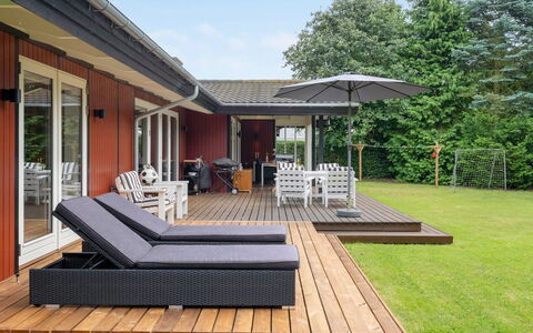 Malwina - 800M from the Sea: Holz, Gartenmöbel, Möbel, Garten, Zuhause, Veranda, Dach, Deck, Schatten, Stuhl