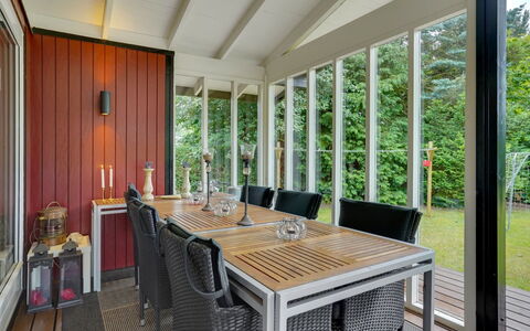 Malwina - 800M from the Sea: Möbel, Holz, Stuhl, Tabelle, Interior Design, Veranda, Gartenmöbel, Küche & Esszimmer Tisch, Decke, Fussboden