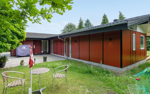 Malwina - 800M from the Sea: Gebäude, Dach, Haus, Fassade, Zuhause, Die Architektur, Wohngebiet, Tür, Hütte, Grundstueck