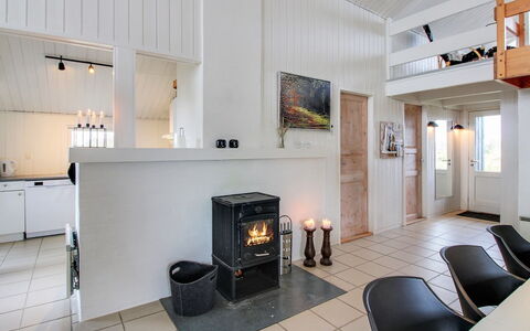 Hansina - 500M from the Sea: Holz, Decke, Interior Design, Zuhause, Flooring, Fussboden, Zimmer, Hütte, Hartholz, Wohnzimmer
