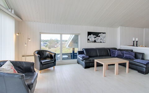 Hansina - 500M from the Sea: Holz, Decke, Flooring, Holzboden, Fussboden, Interior Design, Hartholz, Wohnzimmer, Laminatboden, Zimmer