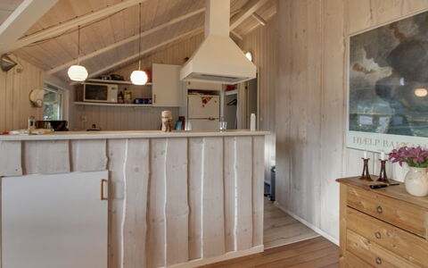 Eline - 1.5Km from the Sea: Möbel, Holz, Flooring, Interior Design, Fussboden, Decke, Light Fixture, Countertop, Küche, Zimmer