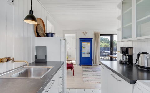 Aleksi - 500M from the Sea: Küche, Flooring, Countertop, Interior Design, Fussboden, Decke, Möbel, Küchengerät, Cabinetry, Haushaltsgerät