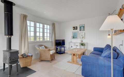 Aleksi - 500M from the Sea: Möbel, Decke, Interior Design, Flooring, Fussboden, Zuhause, Couch, Wohnzimmer, Hütte, Holzboden