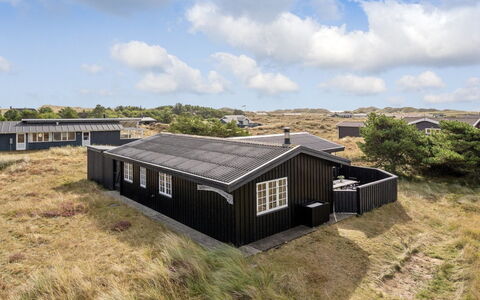 Aleksi - 500M from the Sea: Haus, Zuhause, Dach, Wohngebiet, Hütte, Estate, Bauernhaus, Rasen, Landscaping, Abstellgleis