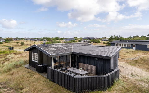 Aleksi - 500M from the Sea: Haus, Zuhause, Dach, Wohngebiet, Hütte, Estate, Bauernhaus, Rasen, Landscaping, Abstellgleis
