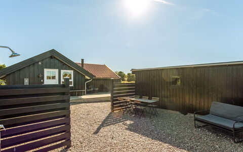Skyler - 1Km from the Sea: Strauch, Urban Design, Ground, Backstein, Wohnung, Estate, Mauerwerk, Balkon, Landscaping