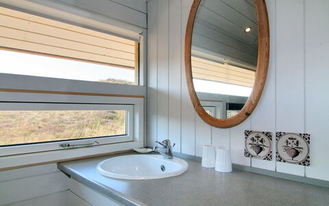 Krak - 1Km from the Sea: Holz, Interior Design, Flooring, Decke, Fussboden, Armatur, Zimmer, Holzbeize, Hartholz, Sinken