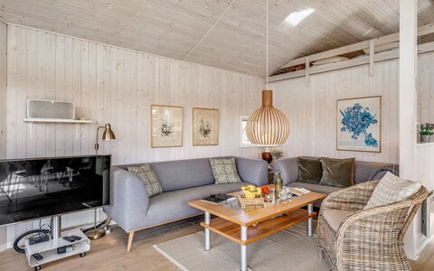 Ferdine - 1.5Km from the Sea: Interior Design, Flooring, Holz, Möbel, Decke, Fussboden, Couch, Wohnzimmer, Light Fixture, Beleuchtung