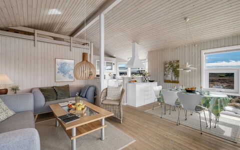 Ferdine - 1.5Km from the Sea: Holz, Flooring, Fussboden, Zuhause, Interior Design, Decke, Holzboden, Hartholz, Planke, Wohnzimmer