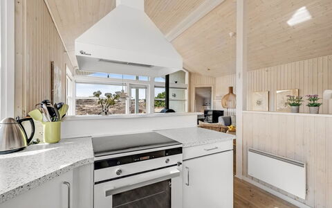 Ferdine - 1.5Km from the Sea: Küche, Holz, Flooring, Decke, Interior Design, Küchengerät, Countertop, Fussboden, Major Appliance, Cabinetry
