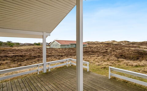 Ferdine - 1.5Km from the Sea: Holz, Hartholz, Planke, Veranda, Holzbeize, Deck, Outdoor Struktur, Holzboden, Daylighting