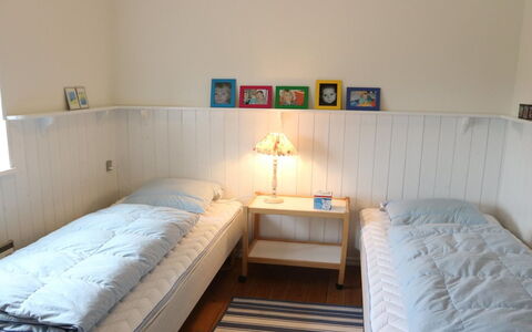 Fridoline - 150M from the Sea: Bett, Schlafzimmer, Möbel, Bedding, Bettdecke, Interior Design, Holz, Fussboden, Linens, Textil