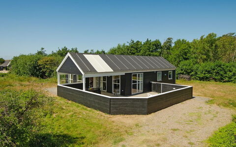 Erich - 1.8Km from the Sea