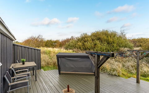 Casandra - 600M from the Sea: Strauch, Urban Design, Ground, Backstein, Wohnung, Estate, Mauerwerk, Balkon, Landscaping