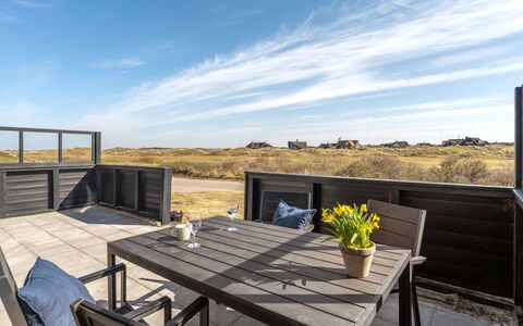 Sten - 100M from the Sea: Strauch, Urban Design, Ground, Backstein, Wohnung, Estate, Mauerwerk, Balkon, Landscaping