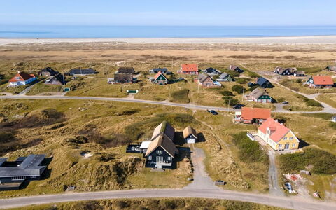 Sten - 100M from the Sea: Strauch, Urban Design, Ground, Backstein, Wohnung, Estate, Mauerwerk, Balkon, Landscaping