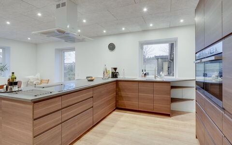 Christiern - 4.5Km from the Sea: Flooring, Interior Design, Holzboden, Fussboden, Holz, Countertop, Küche, Möbel, Cabinetry, Decke
