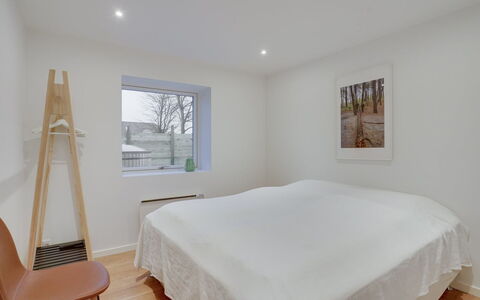 Christiern - 4.5Km from the Sea: Flooring, Holz, Interior Design, Fussboden, Schlafzimmer, Decke, Holzboden, Bett, Zimmer, Bedding