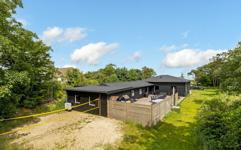 Christiern - 4.5Km from the Sea: Hütte, Zuhause, Haus, Dach, Veranda, Estate, Abstellgleis, Gartenbauten, Bauernhaus, Garten