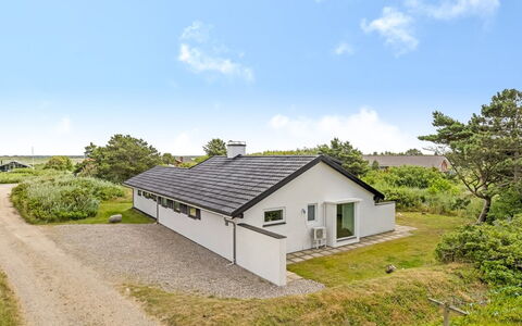 Kita - 500M from the Sea: Strauch, Urban Design, Ground, Backstein, Wohnung, Estate, Mauerwerk, Balkon, Landscaping