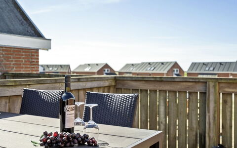 Otto - 2.3Km from the Sea: Möbel, Zuhause, Stuhl, Wohnung, Holzbeize, Hartholz, Gartenmöbel, Deck, Balkon, Terrasse