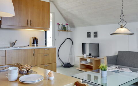Otto - 2.3Km from the Sea: Möbel, Interior Design, Flooring, Holz, Fussboden, Decke, Light Fixture, Stuhl, Küche, Zimmer